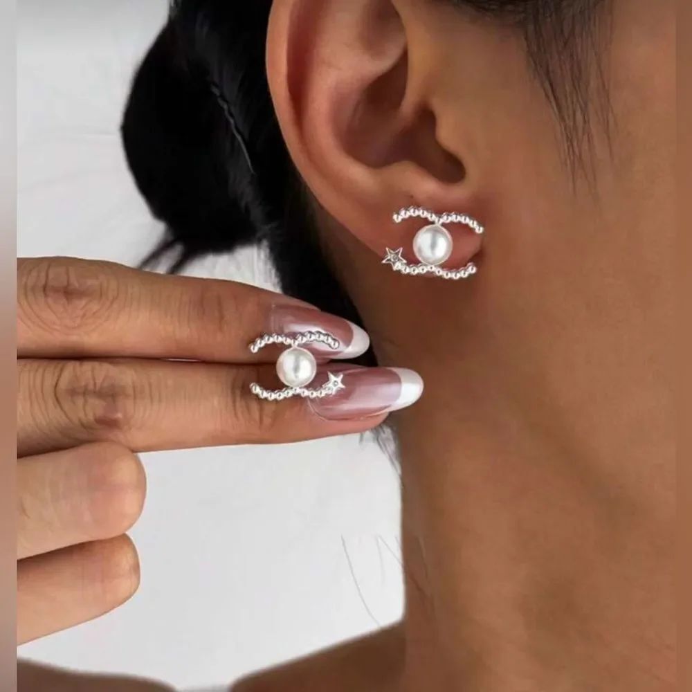 Elegant Silver Pearl Earrings Q580